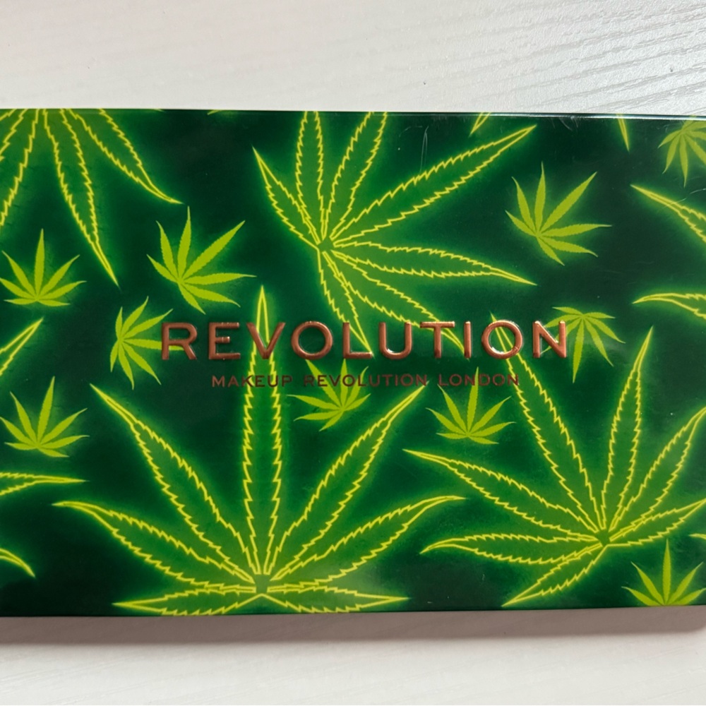 Revolution Green and Yellow Leaf Makeup Palette